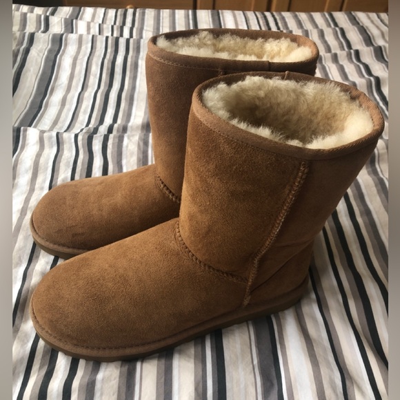 Ugg Boots NWOT Size 8 - Picture 4 of 6